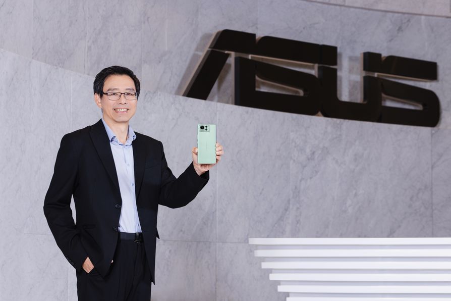 ASUS Co-CEO S.Y. Hsu showcases the newly launched Zenfone 12 Ultra.